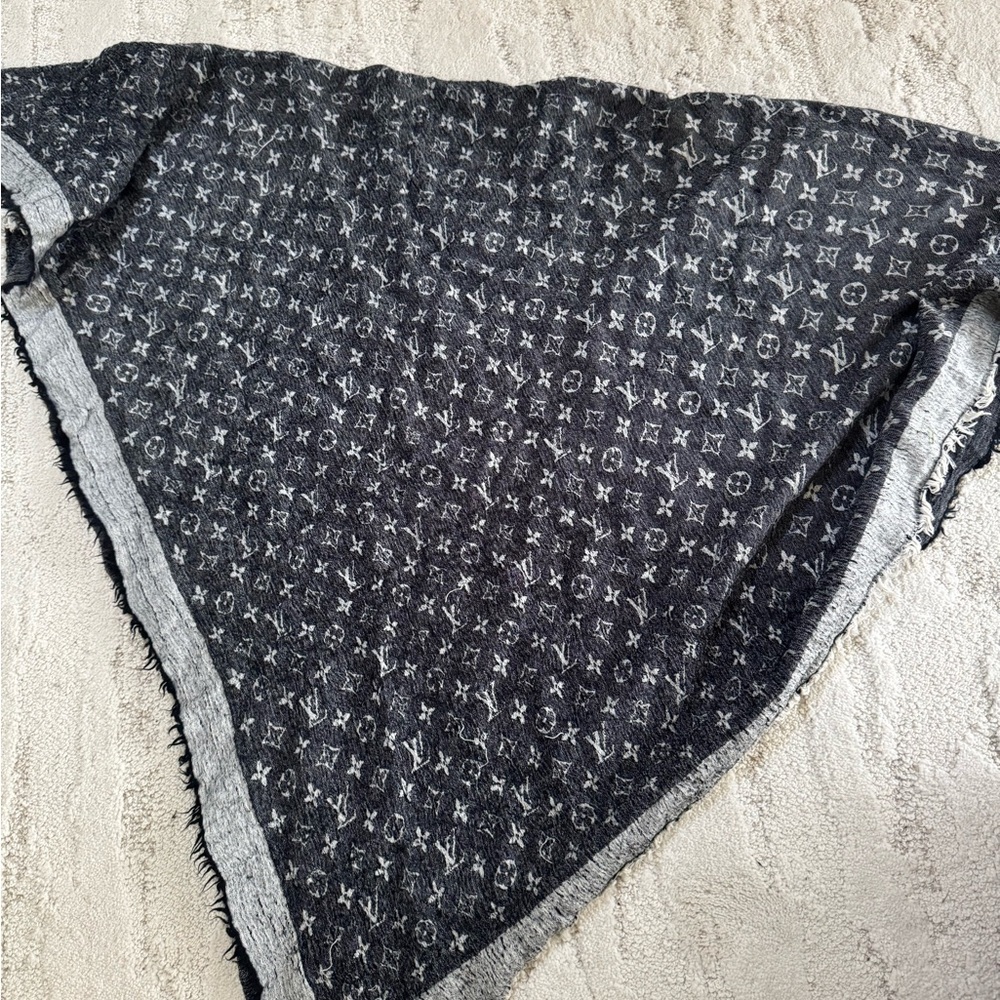 Louis Vuitton Black and Gray Monogram Wrap
